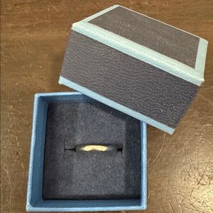 14k White Gold Ring/Band

Weight - 2.3 grams.